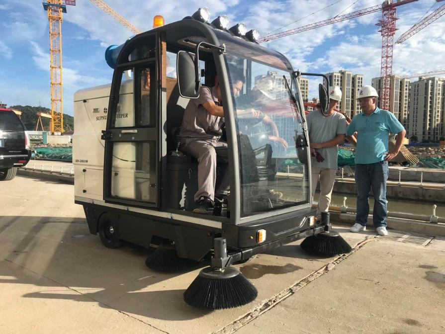 巴彦淖尔龙海市电动清扫车：现代城市清洁的新解决方案